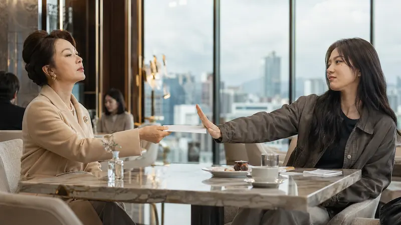 My Royal Nemesis Episode 7 — The Envelope Rejection That Stole the Show My Royal Nemesis Episode 7 scene where Shin Seo-ri rejects Cha Joo-ran's bribe envelope in a cafe confrontation