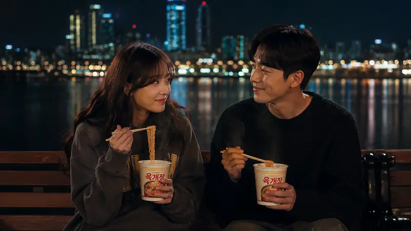 My Royal Nemesis Episode 8 Han River ramyeon date scene with Cha Se-gye and Shin Seo-ri eating cup noodles publicly