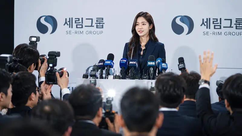 My Royal Nemesis Episode 8 press conference scene where Shin Seo-ri announces BOJ Group donation to flip the owner-risk scandal
