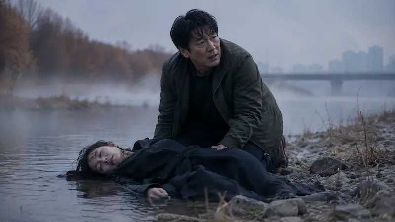 Fifties Professionals Episode 5 scene where Bong Je-sun discovers unconscious Prosecutor Kang Young-ae at the riverbank