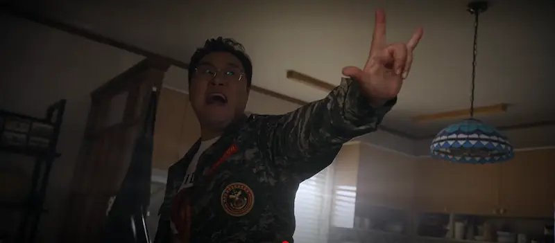 Park Jin-cheol — The Friend Who Works the Streets Park Jin-cheol played by Yoon Kyung-ho as Kim Bujang's loyal friend gathering street intelligence in Agent Kim Reactivated Episode 3 Netflix